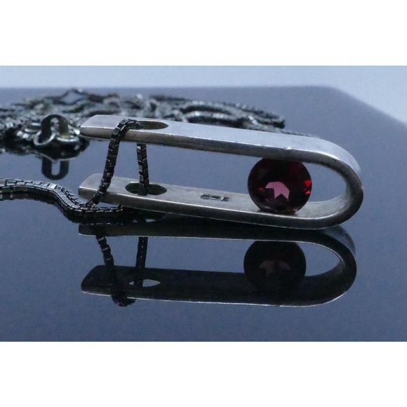 Modernist Sterling Silver Pendant Necklace With Garnet Gemstone On Long Box Chai - Picture 7 of 13
